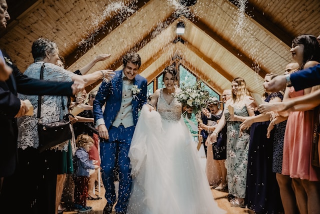 Klimatyczne wesele w drewnianej Chacie weselnej